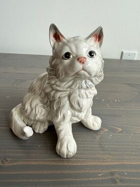 Vintage ceramic or porcelain Persian cat figurine